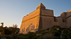 Ibiza / Detail der Festungsanlage in der Abendsonne