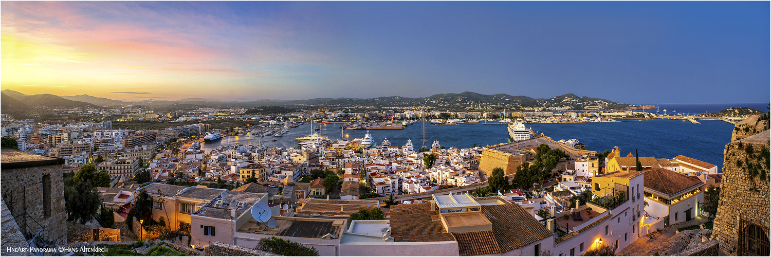 Ibiza Hafen im Spätlicht