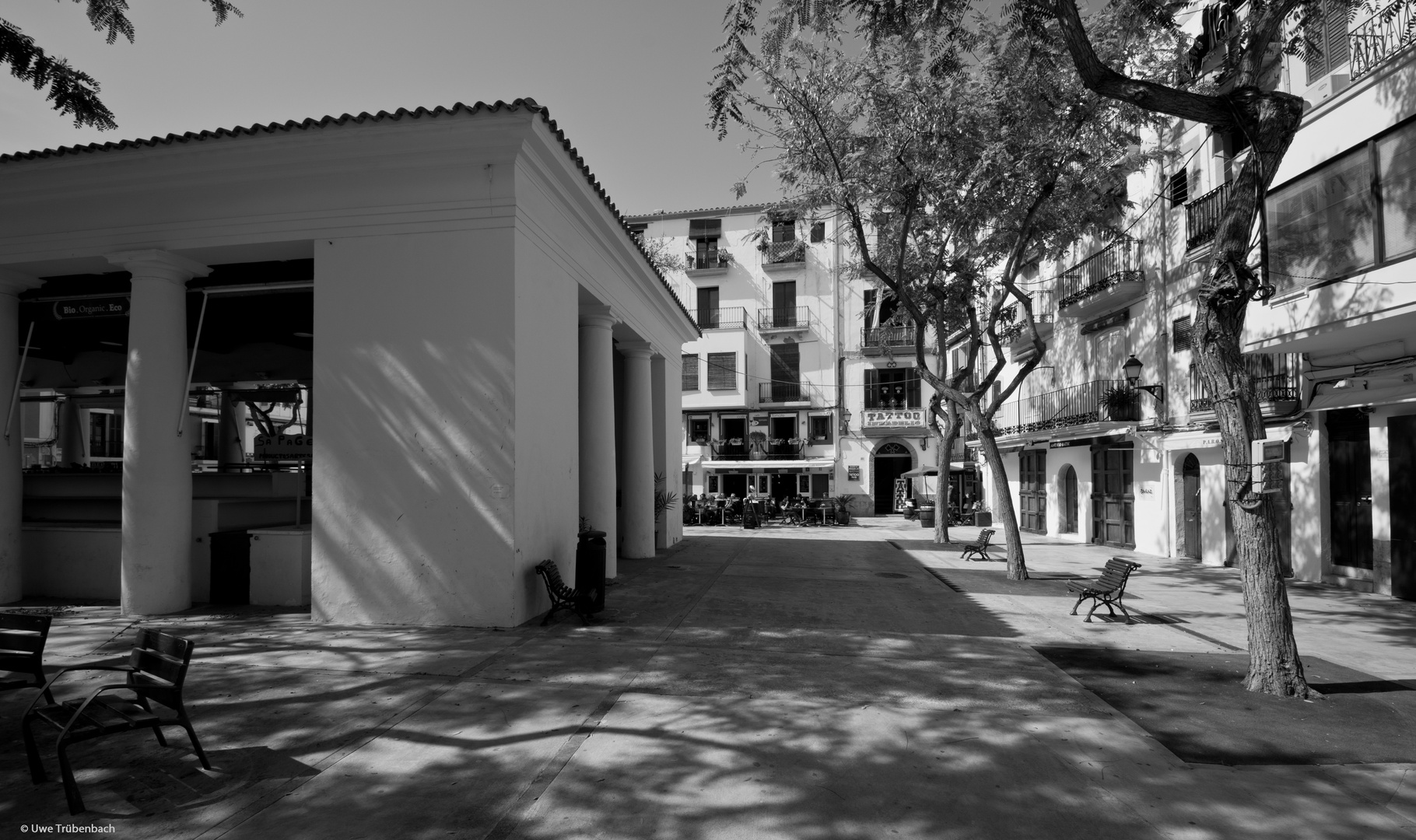 Ibiza Schwarz-Weiss (4): Plaça de la Constitució mit Markthalle