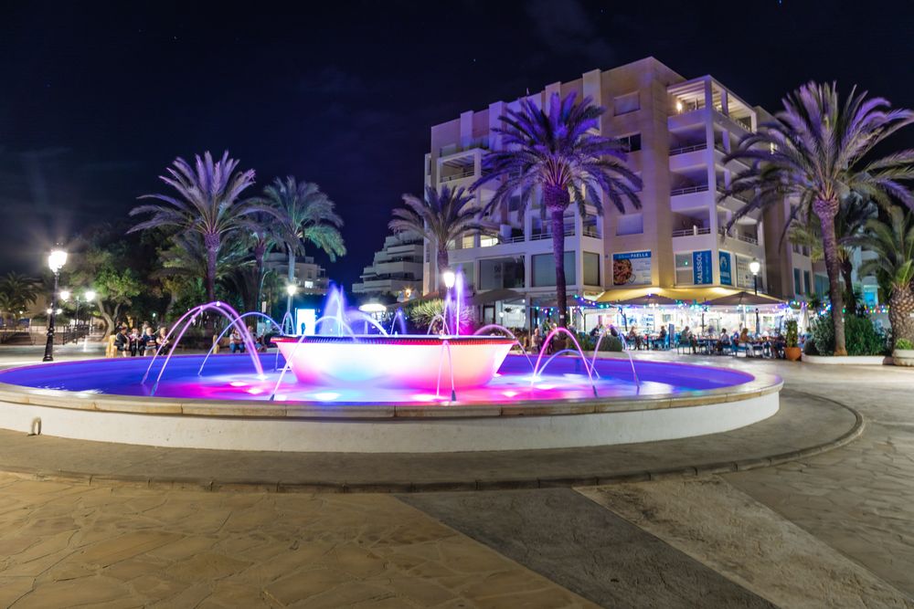 Ibiza Sta. Eulalia - Brunnen auf der Promenade