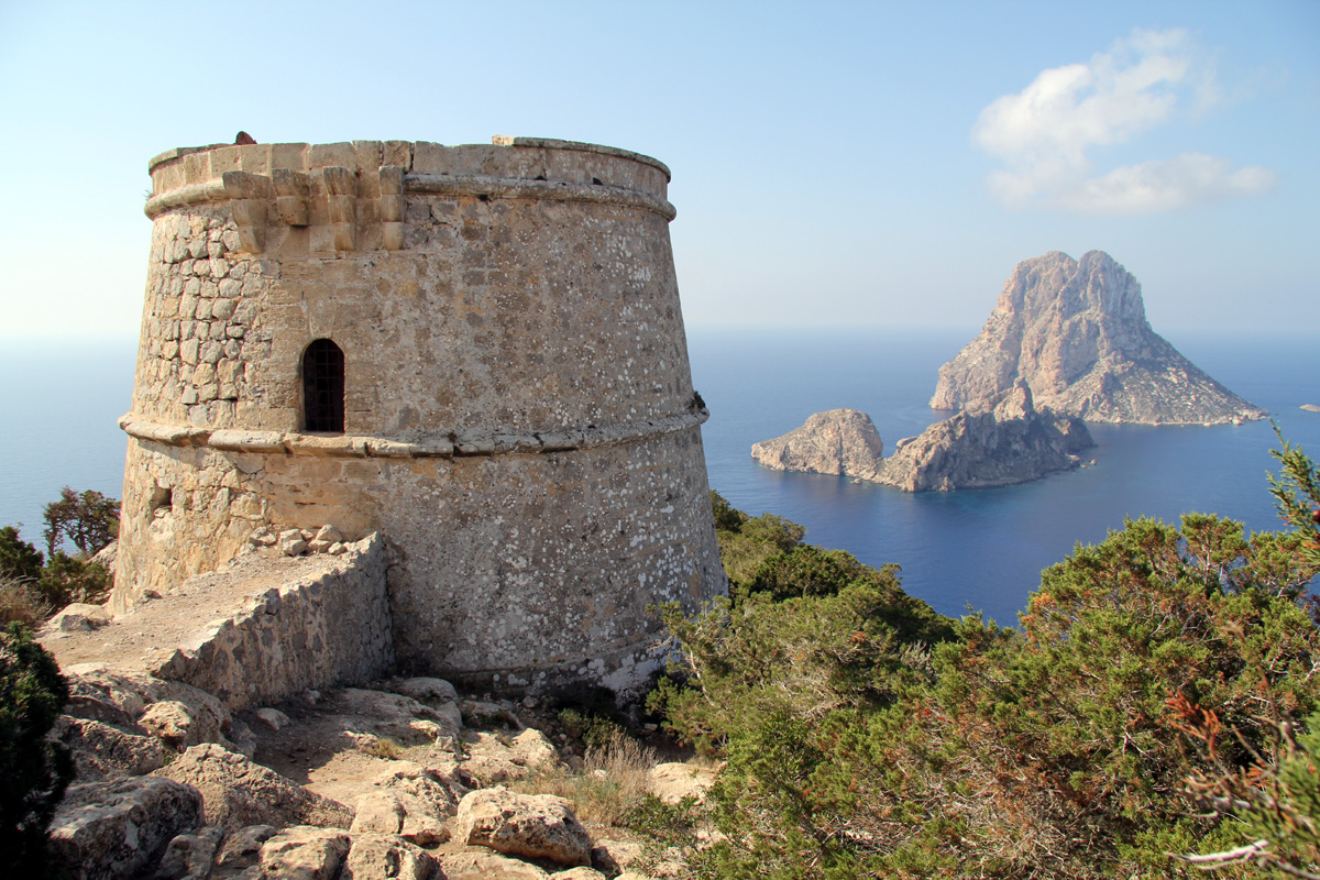 Ibiza, Torre des Savinar und Insel Es Vedra