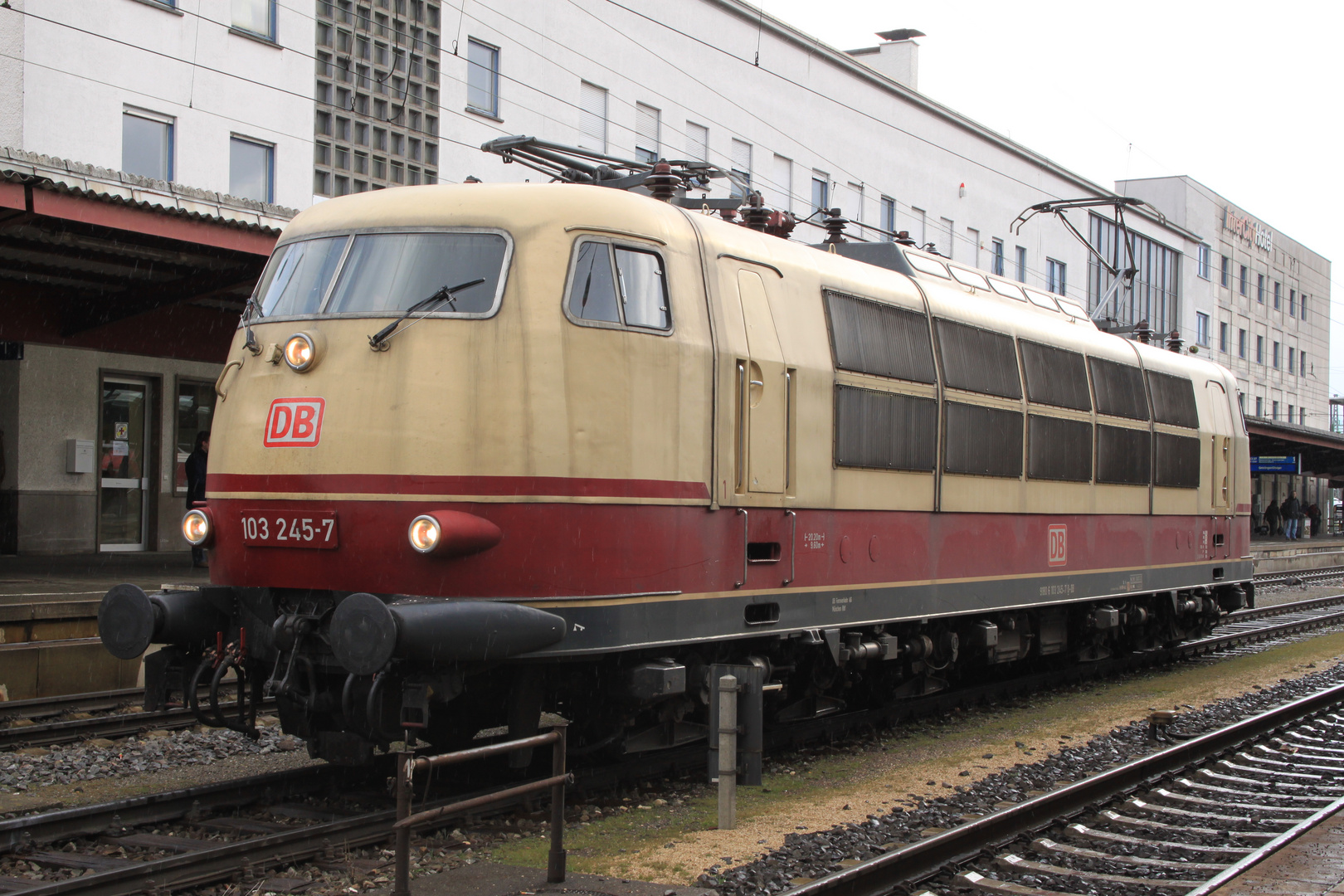 IC 118 mit 103 245-7 von Ulm Hbf nach Stuttgar