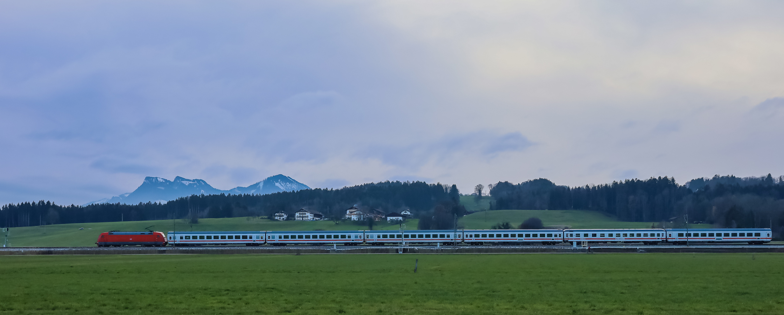 IC 2083 im Bernauer Bogen