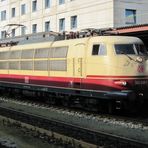 IC 2094 mit 103 245-7 in Ulm Hbf