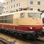 IC 2094 mit 103 245-7 in Ulm Hbf am 10.06.2011