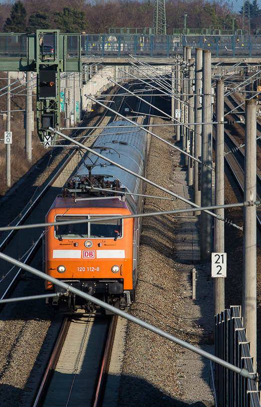 IC 2206 im Mastenwald