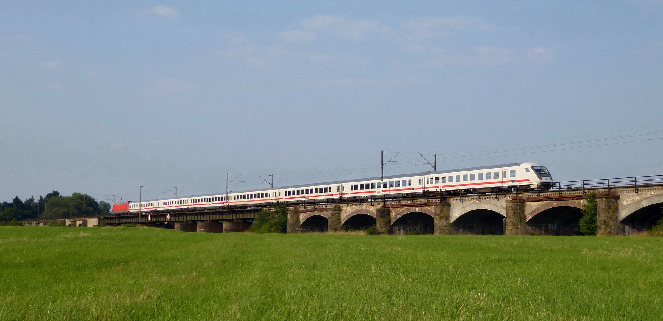 IC auf der Allerbrücke