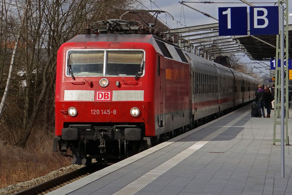 IC im Bahnhof Rendsburg 