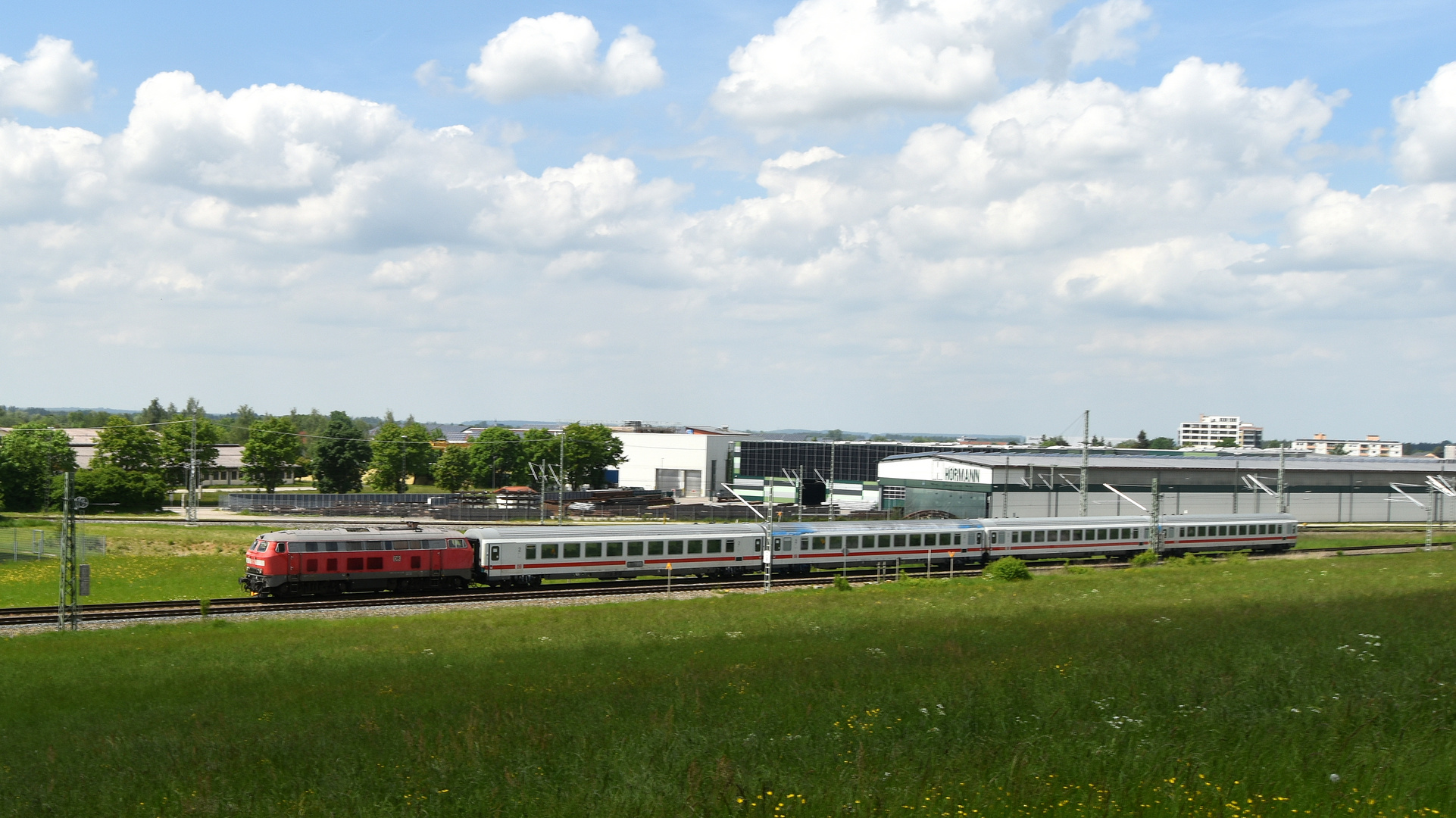 "IC Nebelhorn" auf der "Unteren Allgäubahn" bei Buchloe 26.5.2023