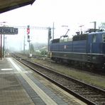 IC-Zug nach Emden am Gleis zwee... (2)