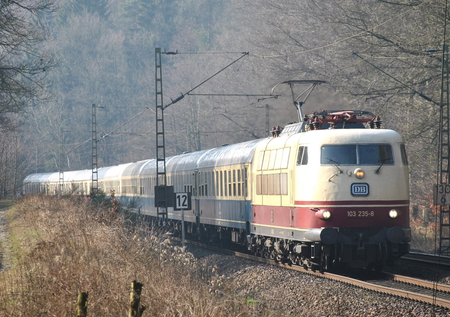 IC2410 mit 103 235 am 16.03.2012