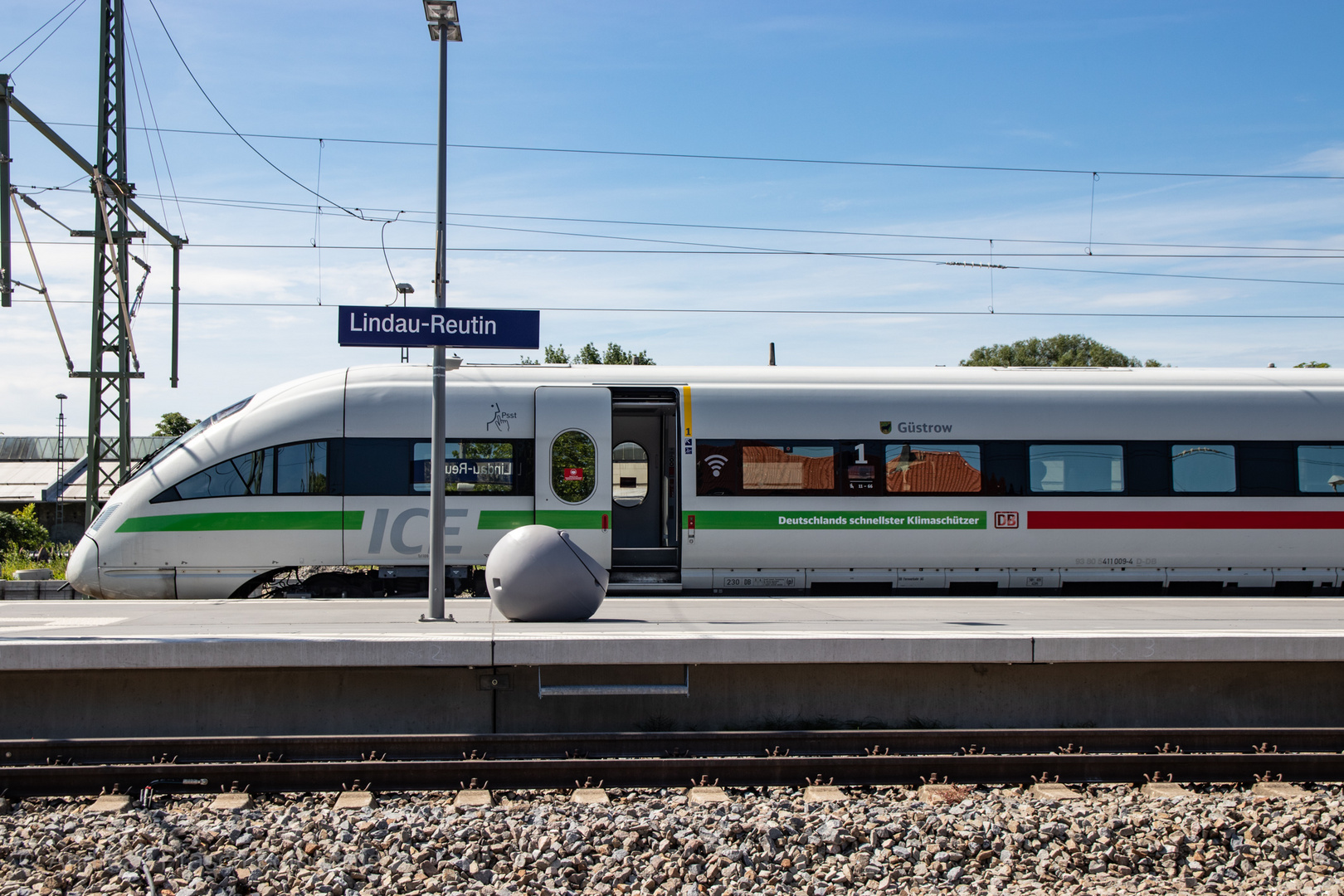 ICE 1217 "Güstrow" im Bahnhof Lindau-Reutin