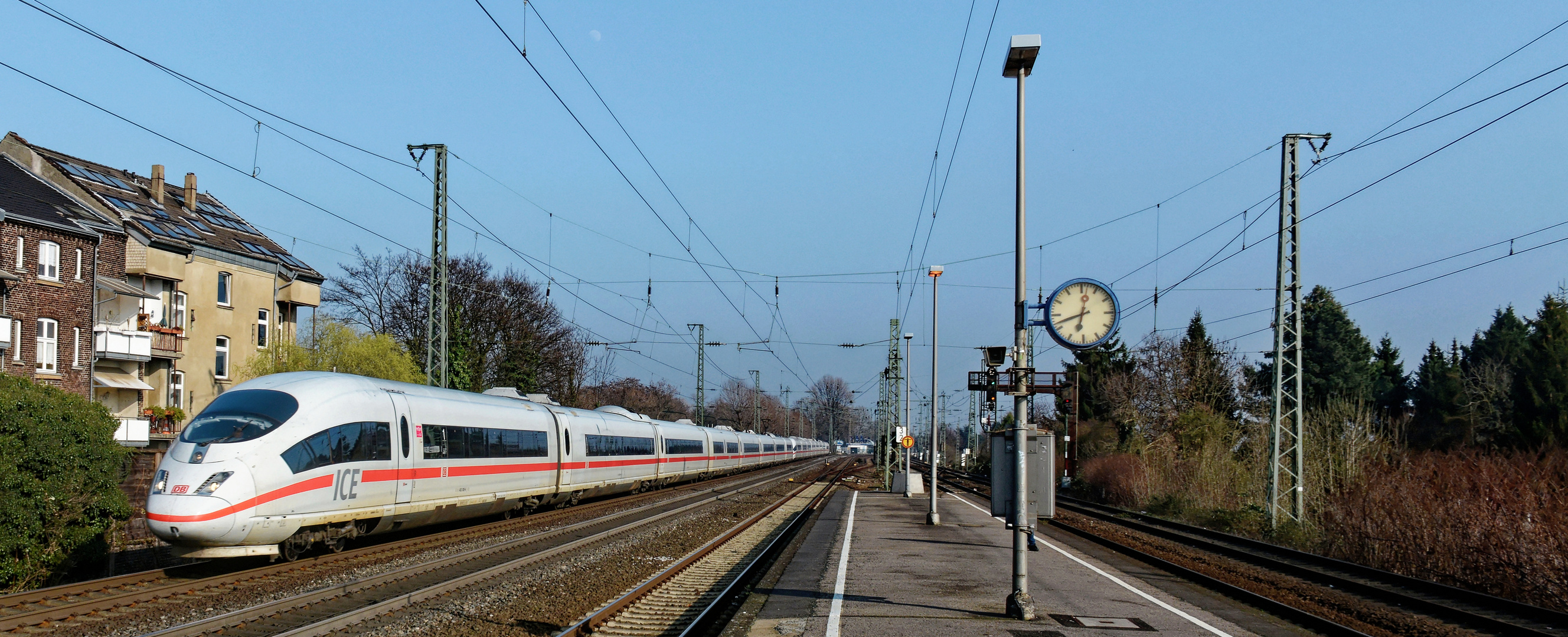 ICE 3 auf dem Weg zum HBf-Düsseldorf