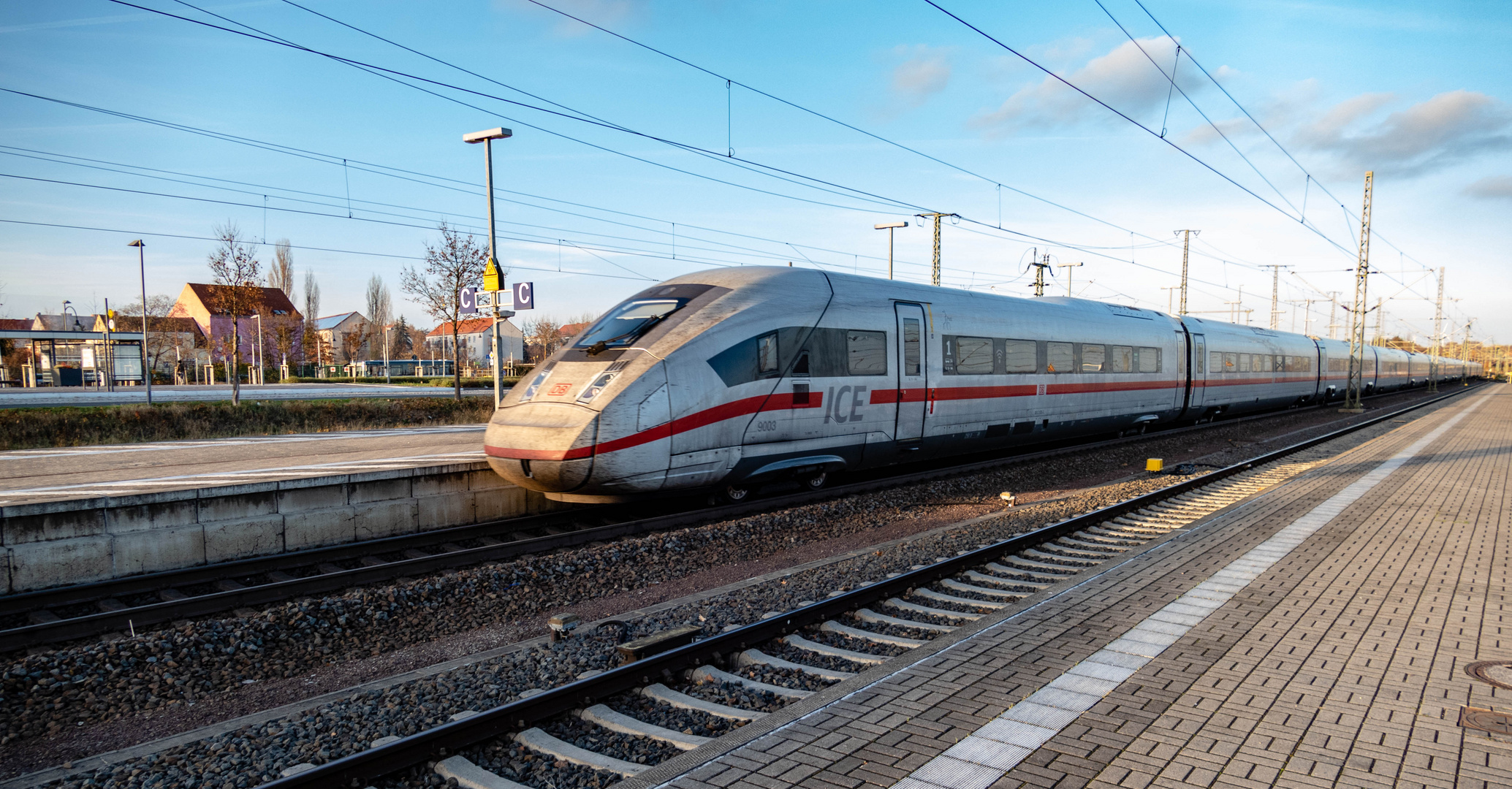 ICE 4 verlässt den Bahnhof Wittenberg in Richtung Berlin 