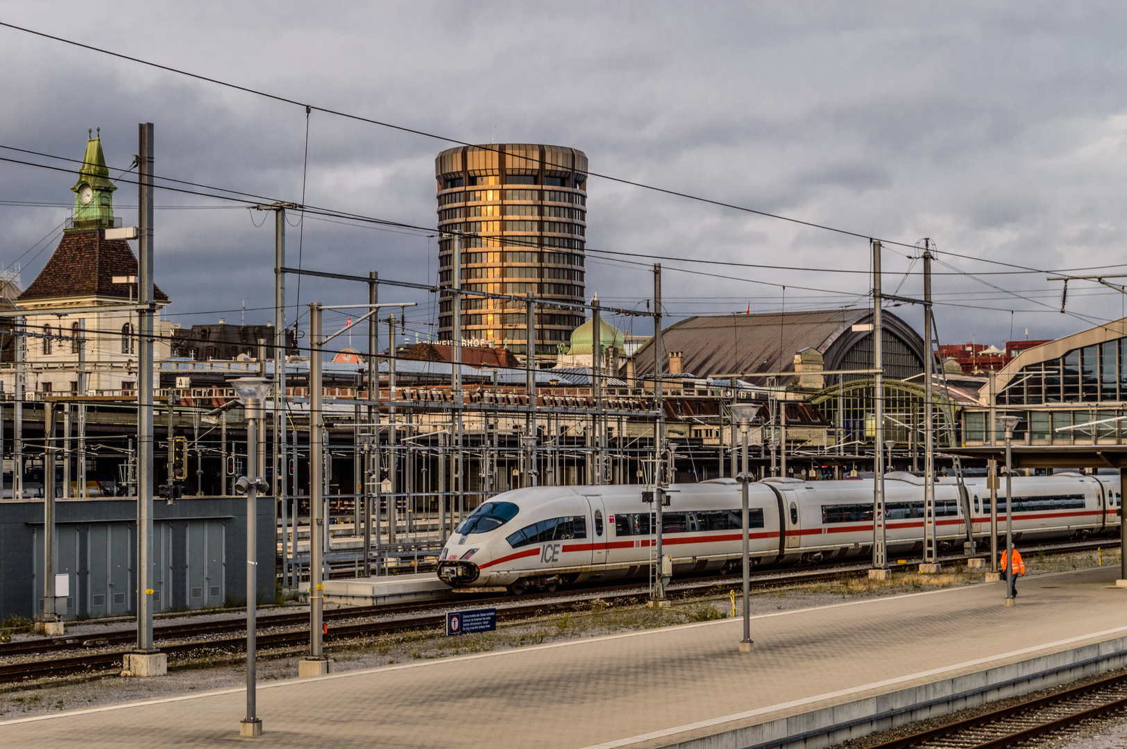 ICE am Bahnhof SBB Basel