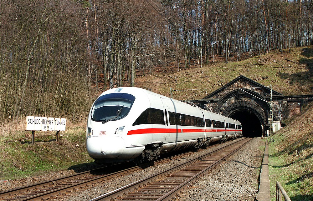 ICE am Schlüchterner Tunnel