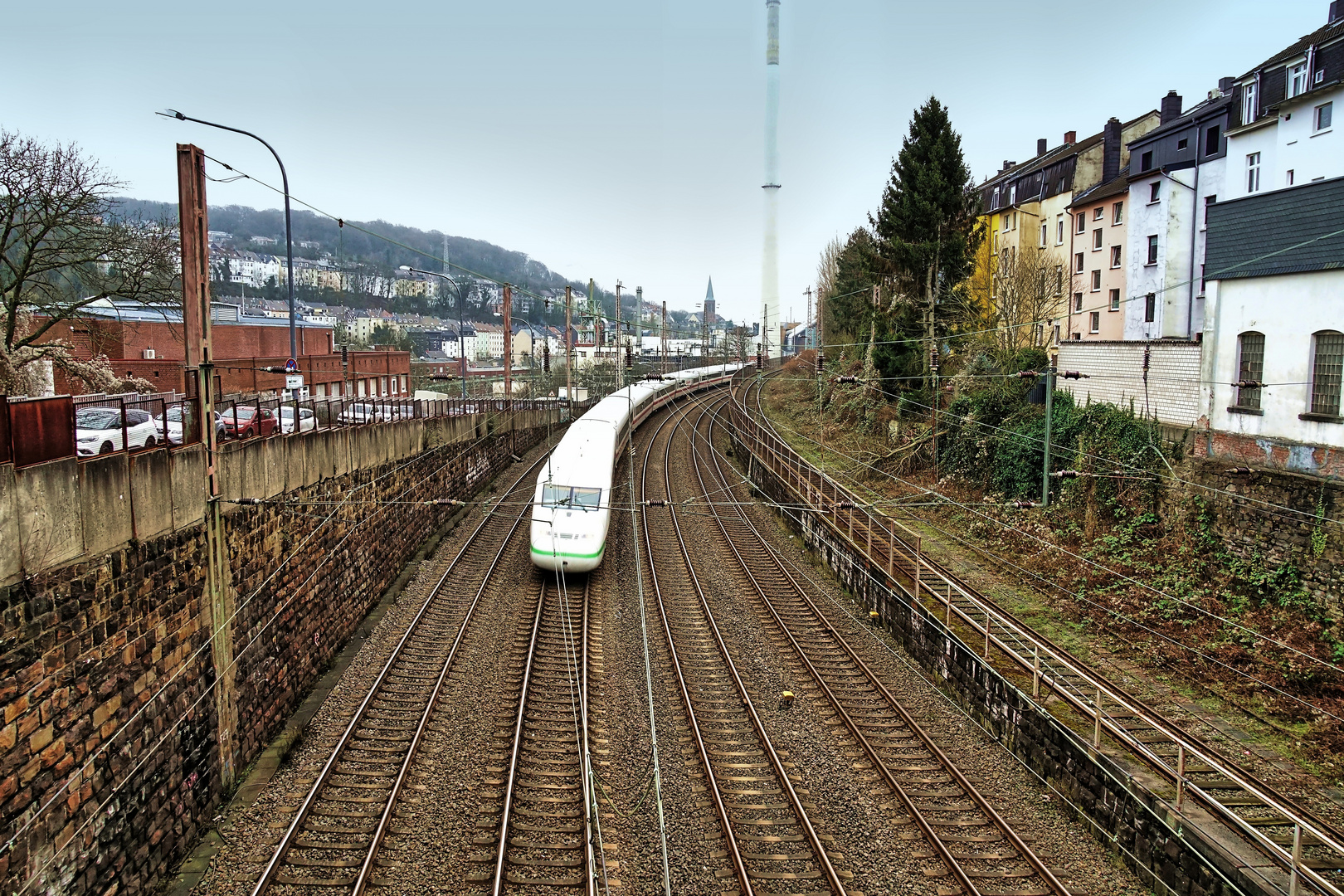 ICE an der Simonstraßenbrücke