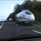 ICE auf der Autobahn...