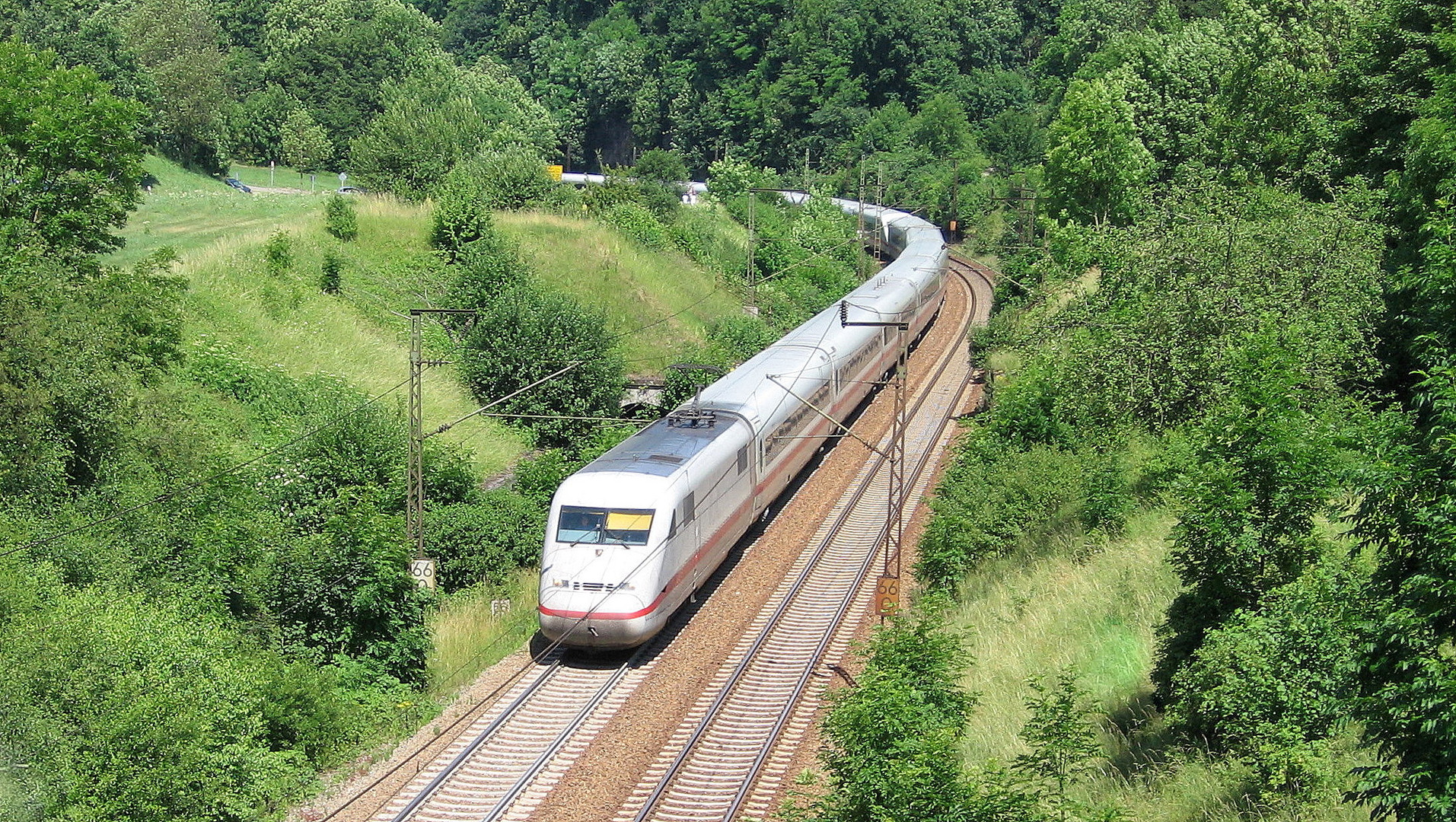 ICE auf der Geislinger Steige kurz vor Amstetten 2.7.2006