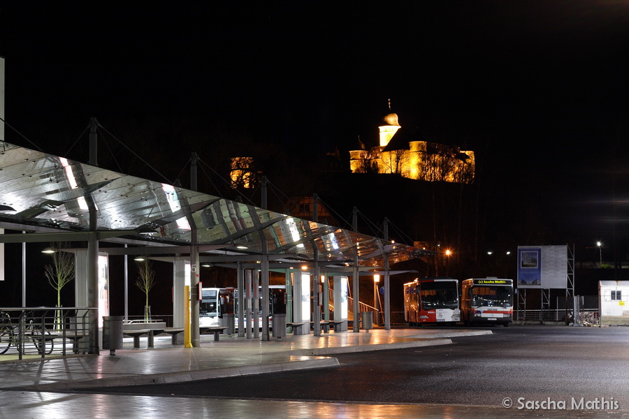 ICE Bahnhof mit Schloss Montabaur bei Nacht