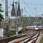 ICE-Begegnung auf der Hohenzollernbrücke