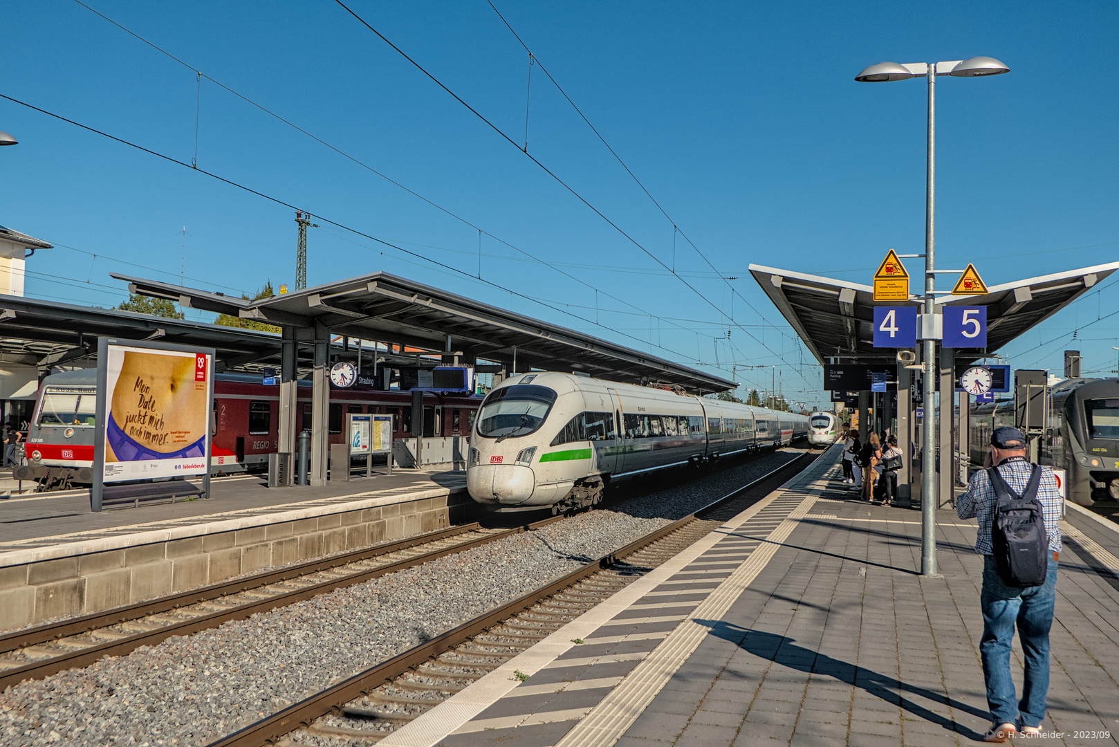 ICE-Begegnung im Bahnhof Straubing