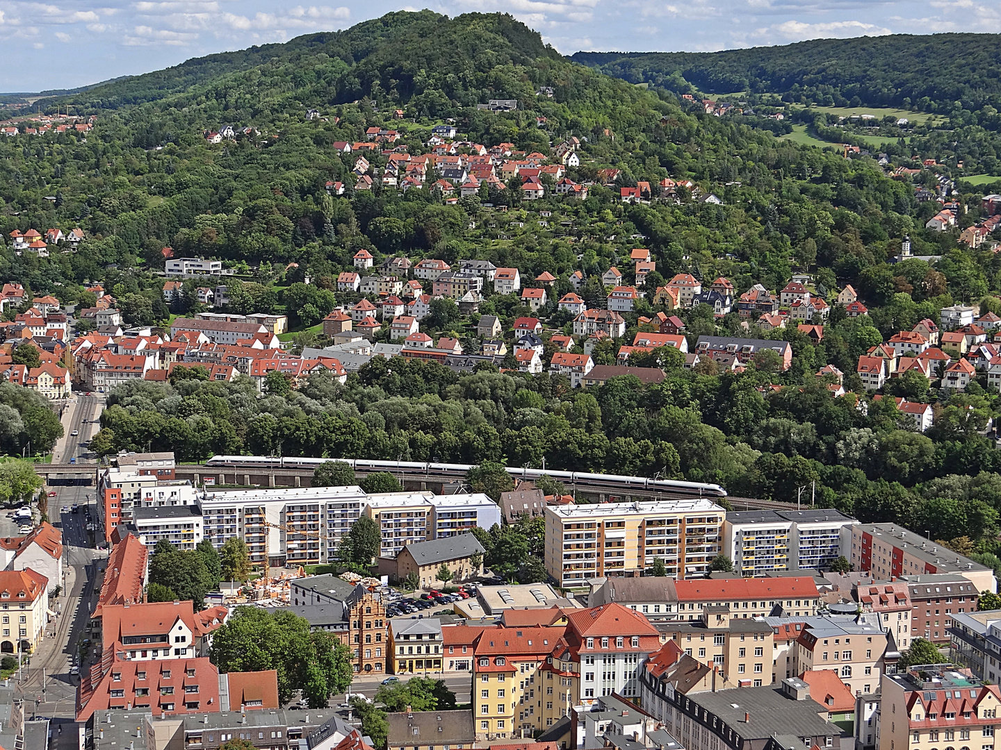 ICE bei Ausfahrt aus Jena-Paradies