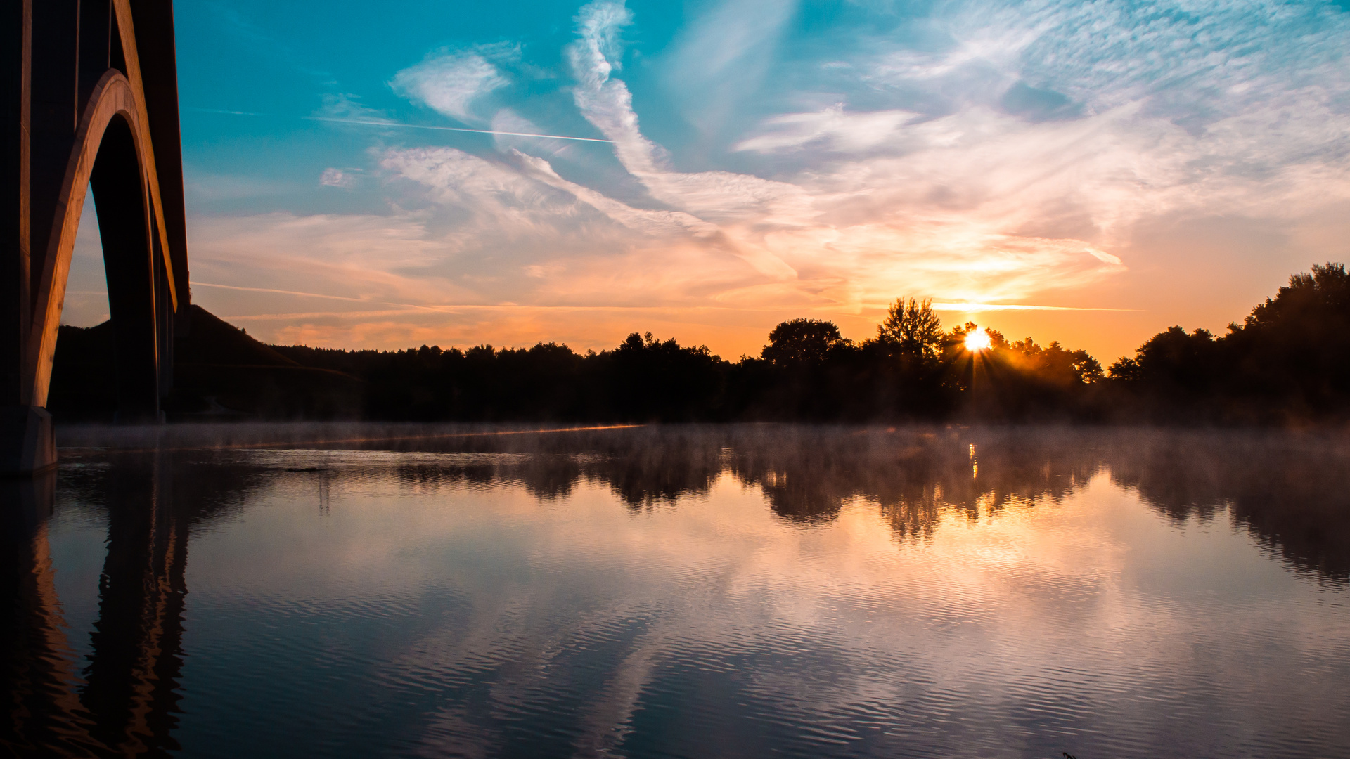 ICE-Brücke bei Sonnenaufgang