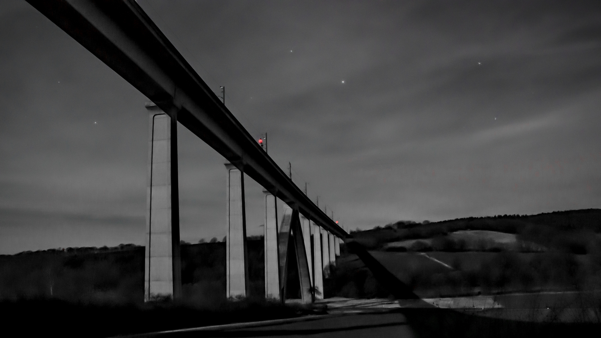 ICE Brücke im Mondlicht