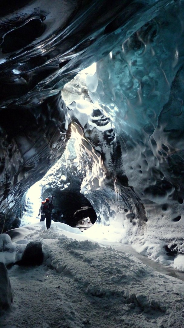 Ice cave Svinafellsjökull, Iceland 