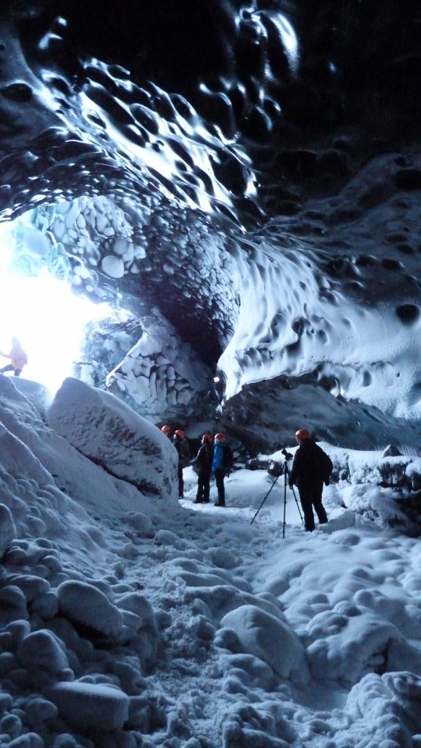 Ice cave Svinafellsjökull, Iceland 