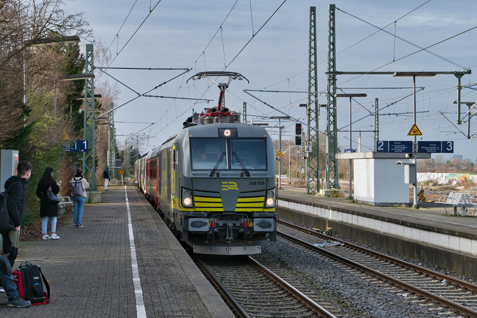 ICE-"Flut" zwischen Millrath und Gerresheim (7)