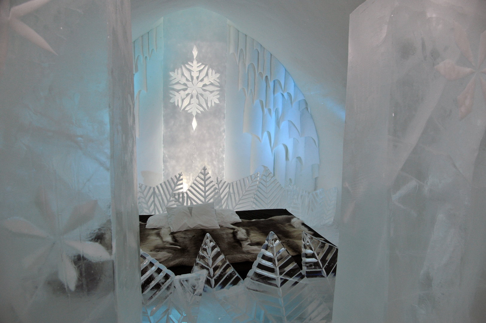 Ice Hotel: Frosty Flowers (2014)