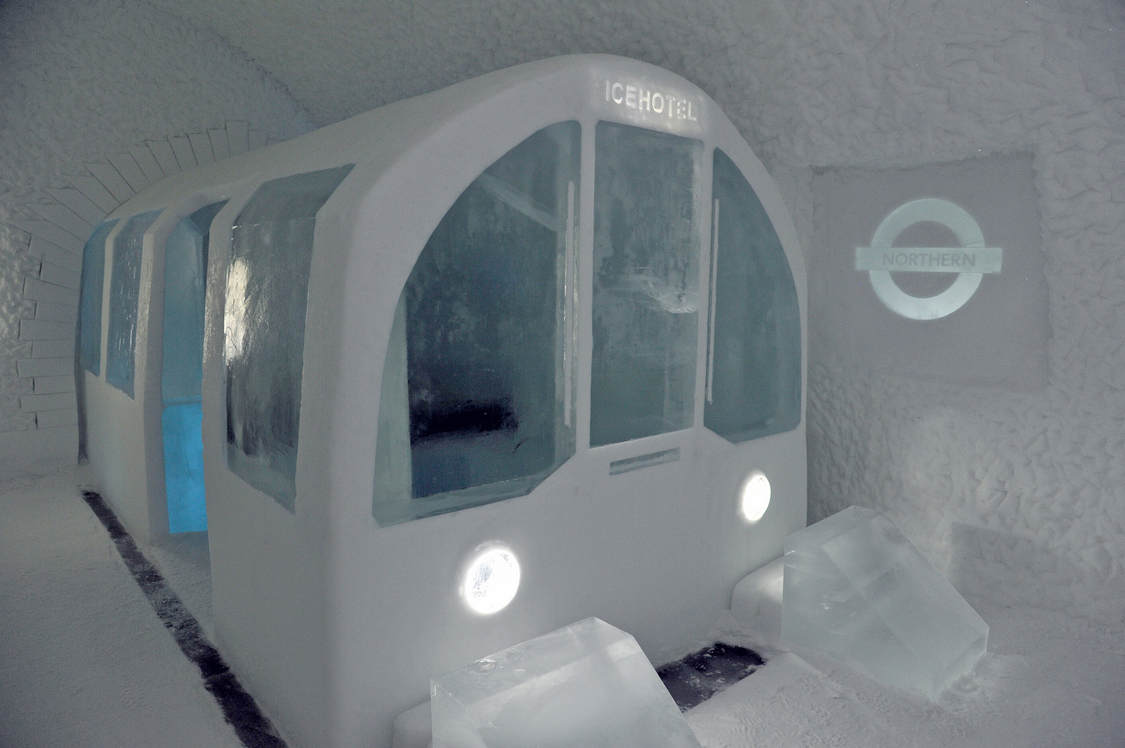 Ice Hotel: Mind the gap (2014)