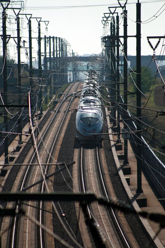 ICE III aus dem Tunnel vor dem Limburger Bahnhof