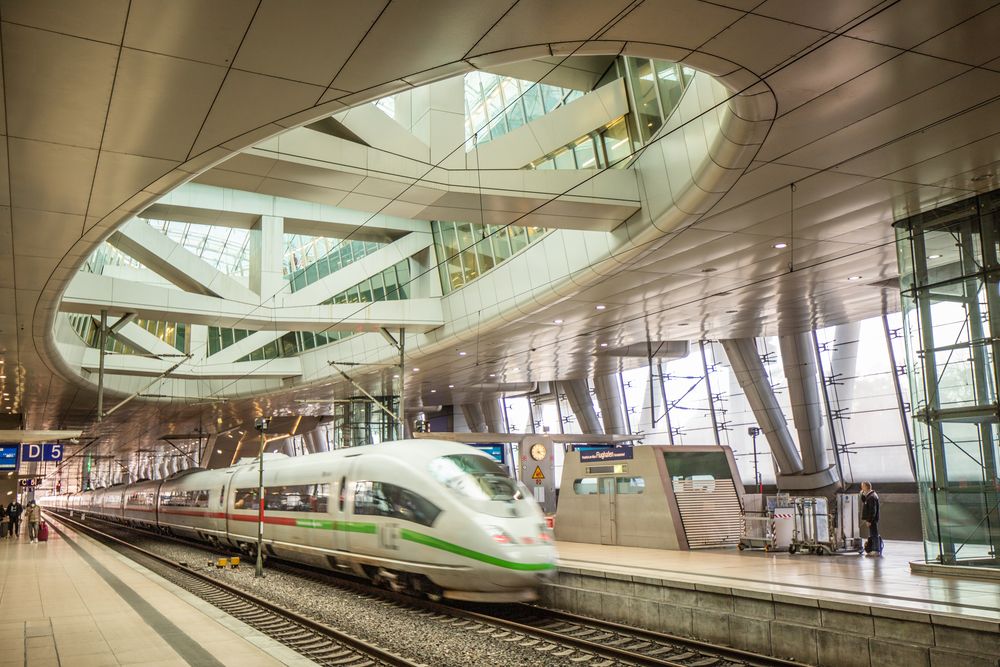 ICE im Fernbahnhof Frankfurt Flughafen Foto & Bild architektur, eisenbahn, verkehr Bilder auf