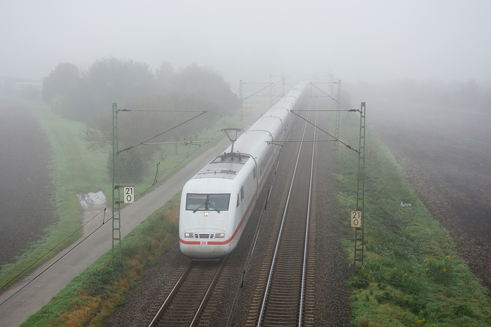 ICE im Nebel