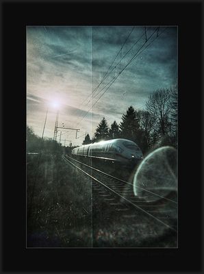 ICE kurz vor der Kollision mit einem ORB. Er wird den Bahnhof München-Moosach wohl nicht erreichen.