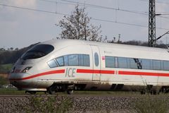 ICE Montabaur-Freiburg im Breisgau, 403 012-8 und 403 501-0