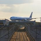 ICE-Streckenquerung am Fraport von der Landebahn Nord-West