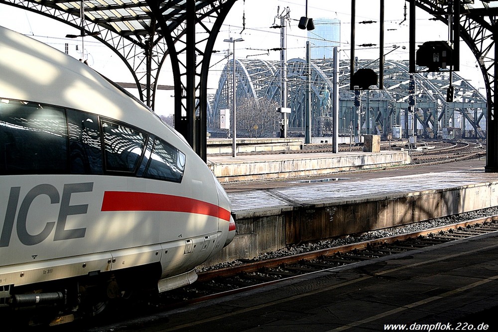 ICE Triebkopf im Hbf Köln