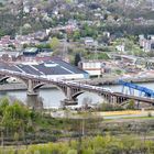 ICE und Chlorzug auf der Eisenbahnbrücke von Sclessin (B)