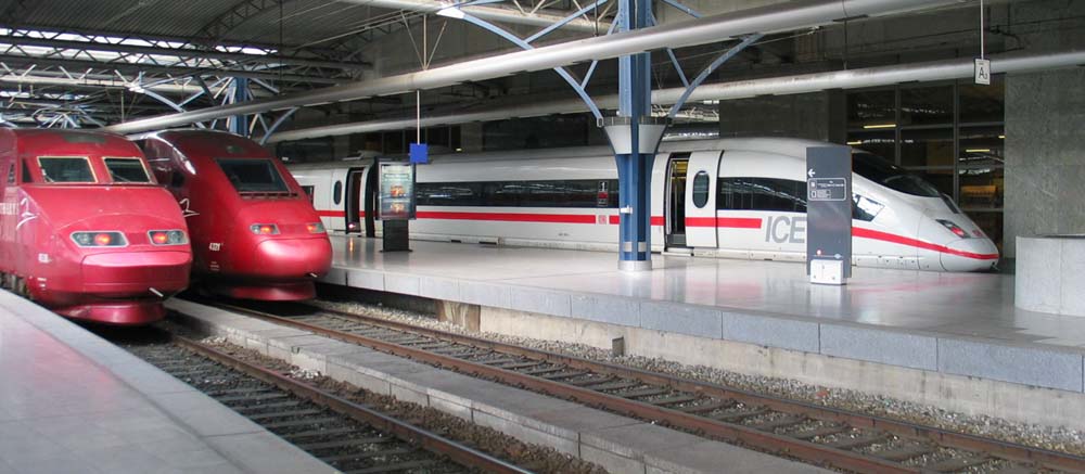 ICE und Thalys in Brüssel Midi Bahnof