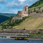 ICE unter der Ruine Ehrenfels