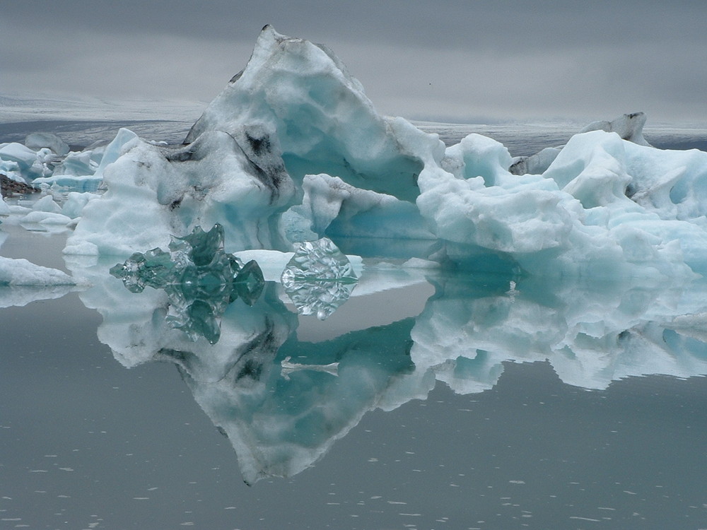 iceberg à Jokulsarlon ( ISLANDE )