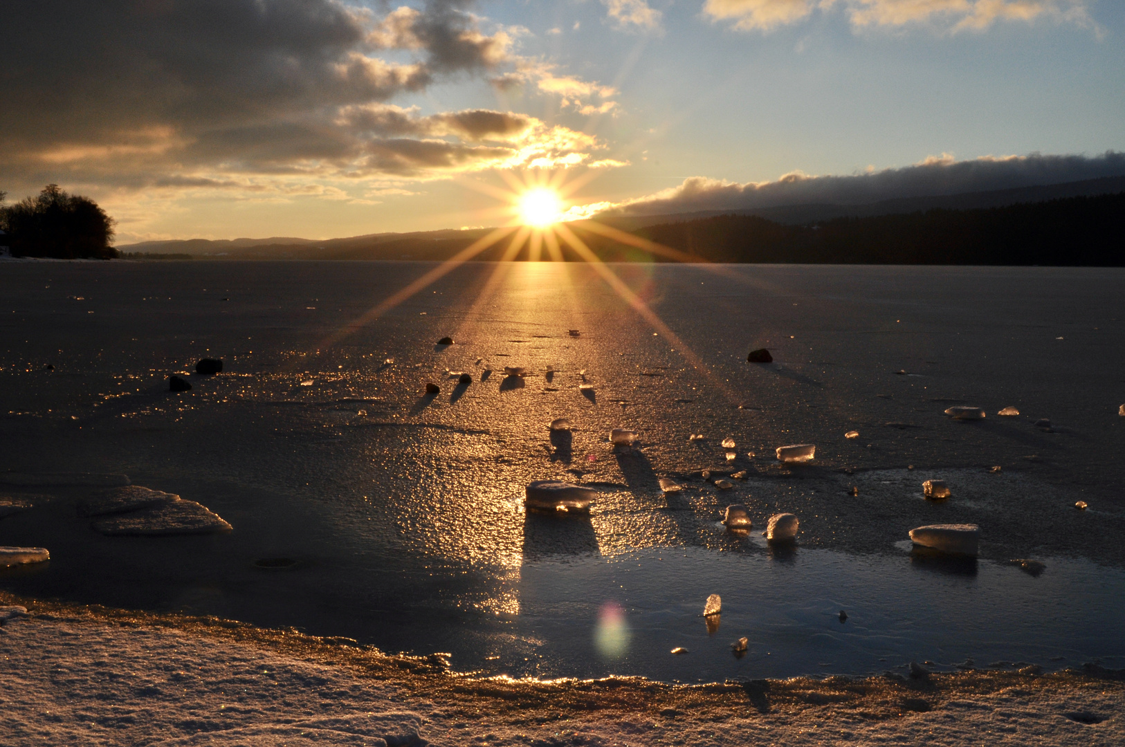 iceblocs on ice