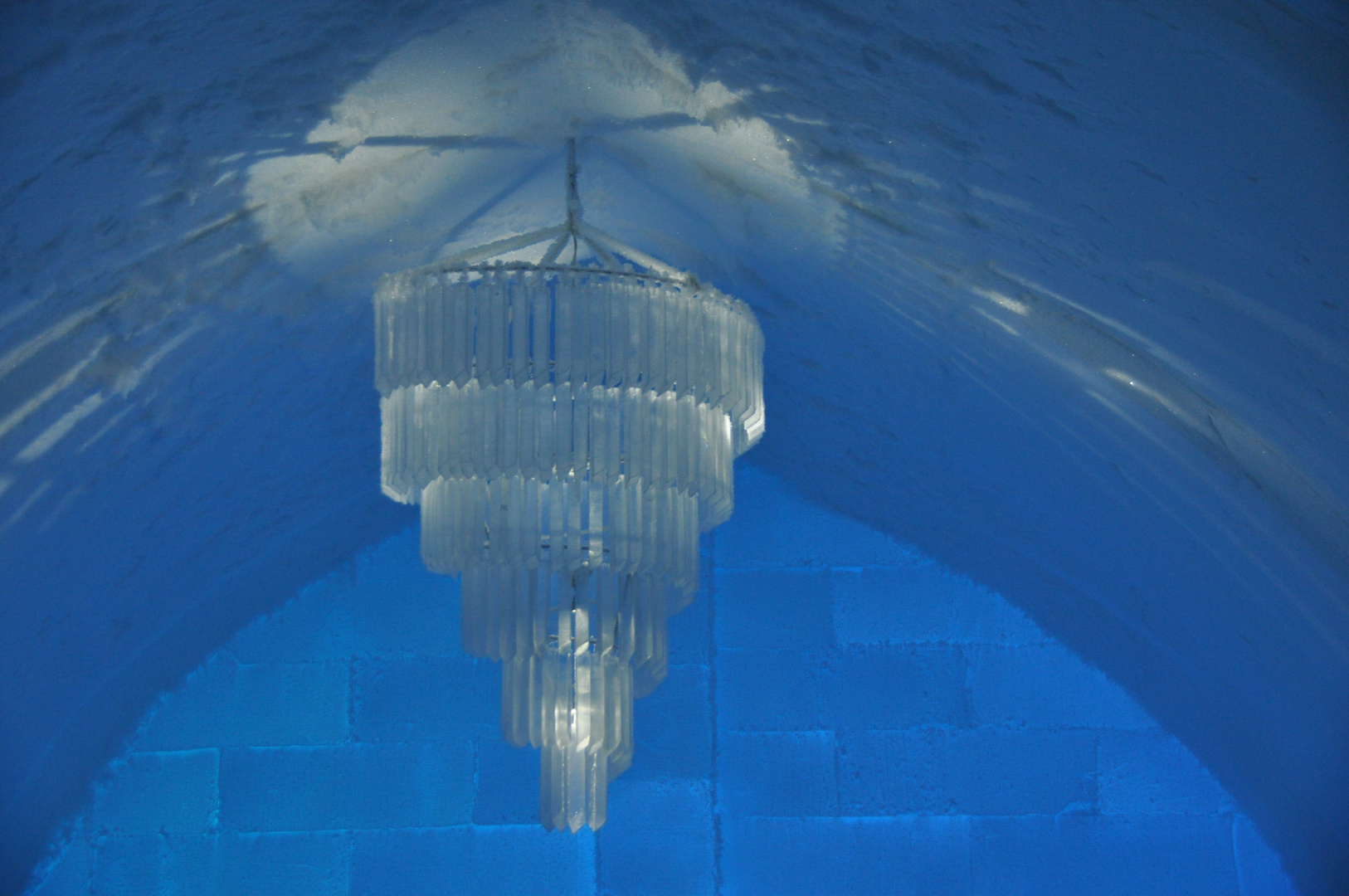 ...Icehotel...