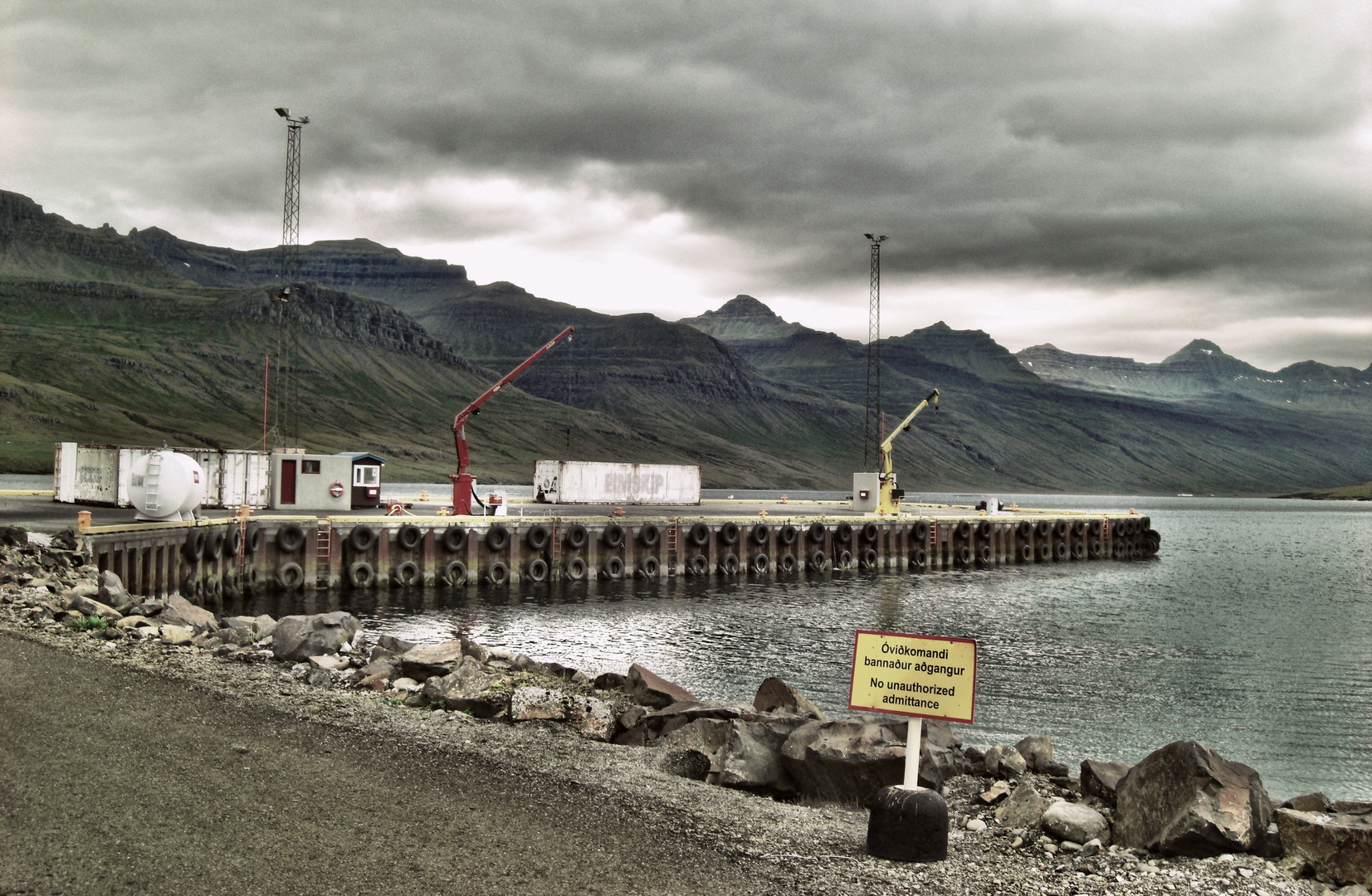 iceland - at the coast