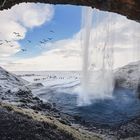 Iceland - hinter dem Wasserfall bei Eis, Wasser und Wind