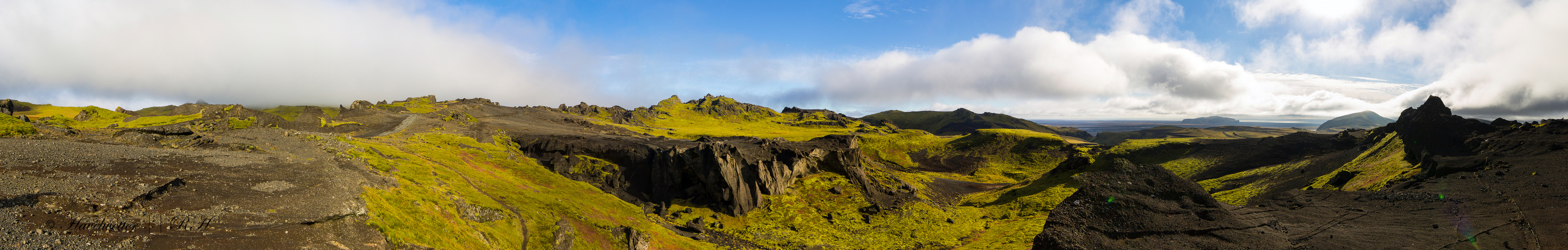 Iceland - Mountainview nearly the Atlatic Ocean